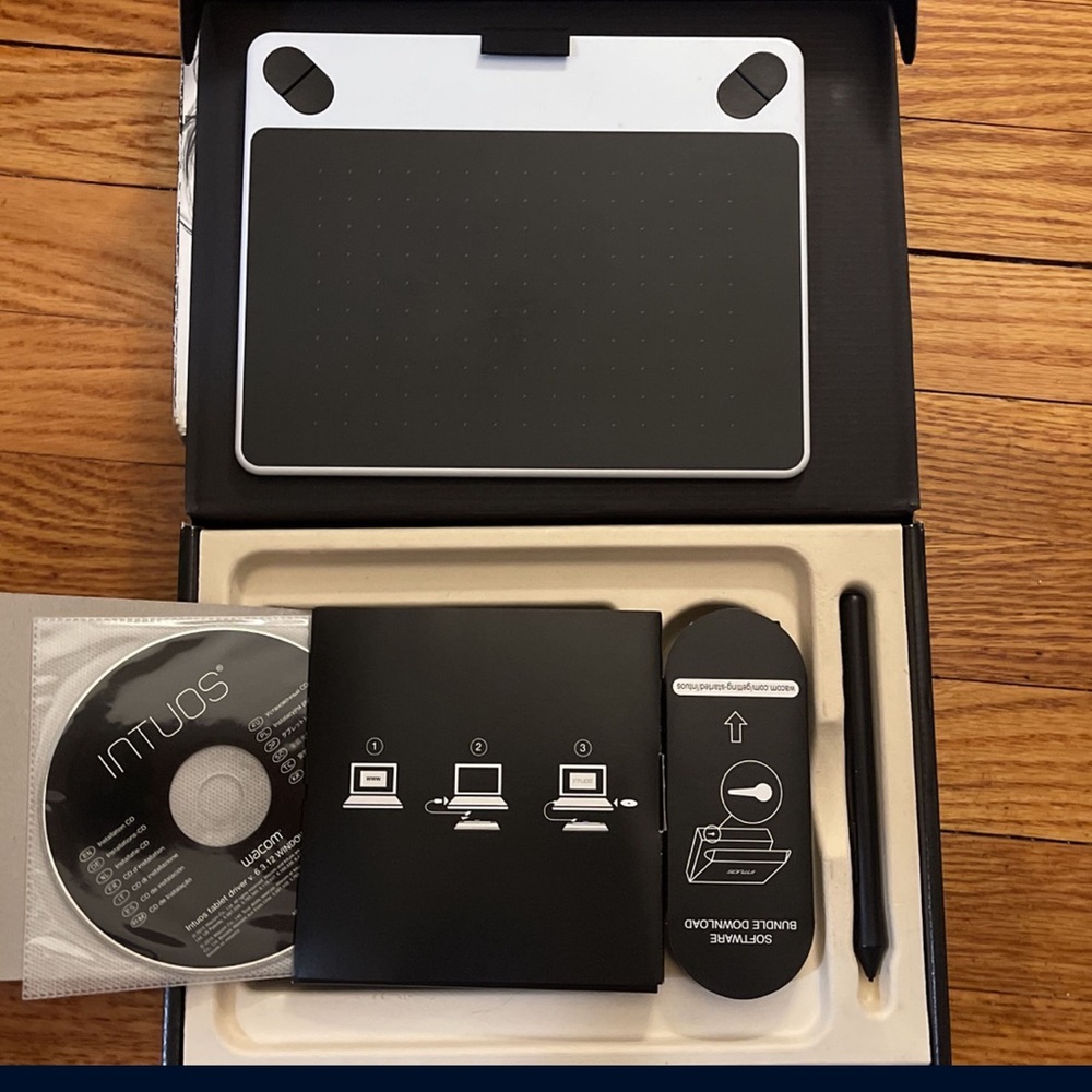 Wacom Intuos Drawing Tablet - Picture 2 of 4
